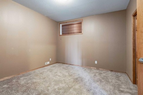 15 Barber Street Nw, Langdon, AB - Indoor Photo Showing Other Room