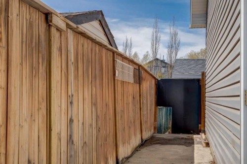 15 Barber Street Nw, Langdon, AB -  With Exterior