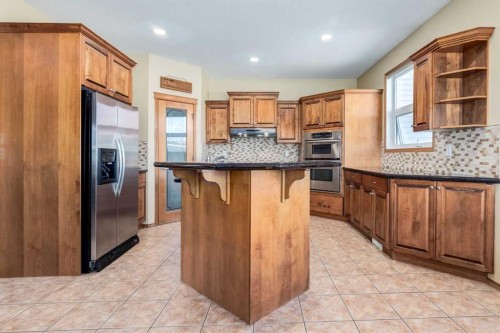 15 Barber Street Nw, Langdon, AB - Indoor Photo Showing Kitchen