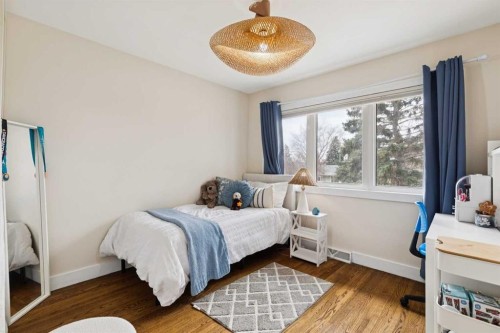28 Calandar Road Nw, Calgary, AB - Indoor Photo Showing Bedroom