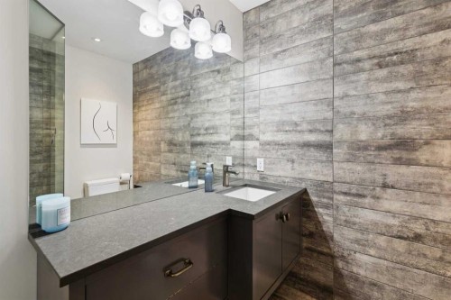 28 Calandar Road Nw, Calgary, AB - Indoor Photo Showing Bathroom