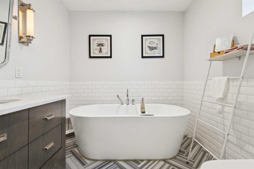 28 Calandar Road Nw, Calgary, AB - Indoor Photo Showing Bathroom