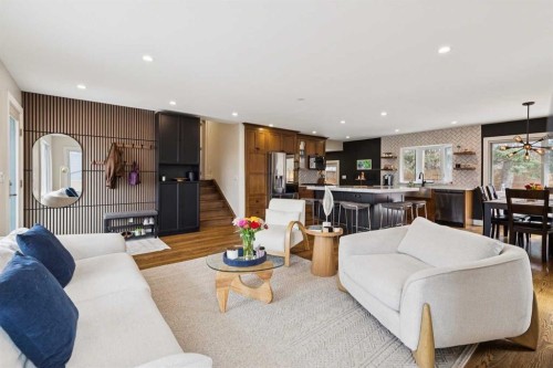 28 Calandar Road Nw, Calgary, AB - Indoor Photo Showing Living Room
