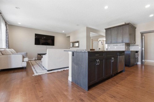 40 Masters Common Se, Calgary, AB - Indoor Photo Showing Kitchen