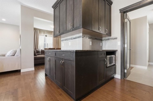 40 Masters Common Se, Calgary, AB - Indoor Photo Showing Kitchen