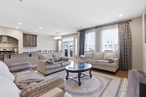 40 Masters Common Se, Calgary, AB - Indoor Photo Showing Living Room