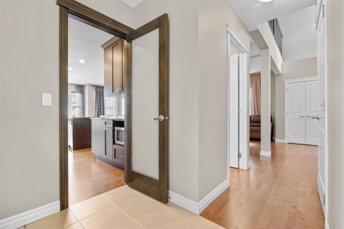 40 Masters Common Se, Calgary, AB - Indoor Photo Showing Other Room