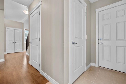 40 Masters Common Se, Calgary, AB - Indoor Photo Showing Other Room