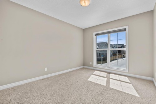 40 Masters Common Se, Calgary, AB - Indoor Photo Showing Other Room