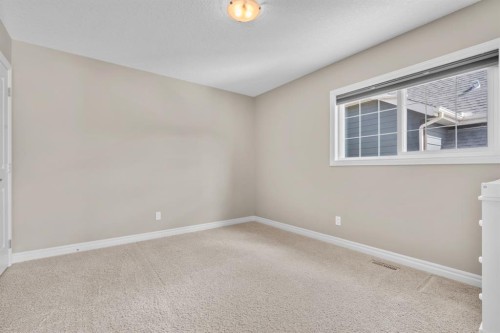 40 Masters Common Se, Calgary, AB - Indoor Photo Showing Other Room