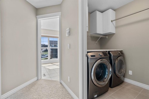 40 Masters Common Se, Calgary, AB - Indoor Photo Showing Laundry Room