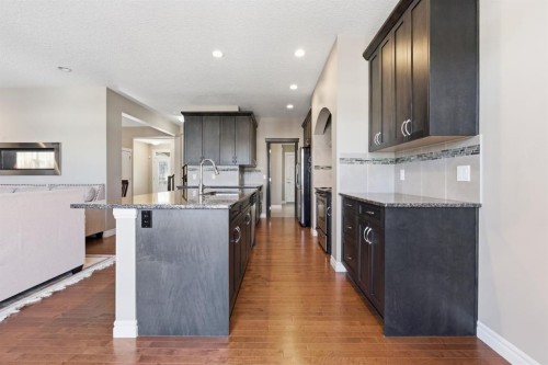 40 Masters Common Se, Calgary, AB - Indoor Photo Showing Kitchen