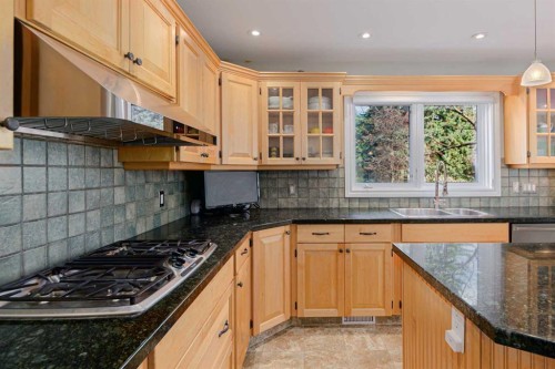 1239 Beverley Boulevard Sw, Calgary, AB - Indoor Photo Showing Kitchen With Double Sink