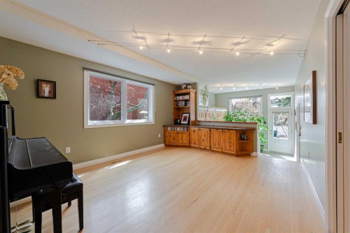 1239 Beverley Boulevard Sw, Calgary, AB - Indoor Photo Showing Other Room