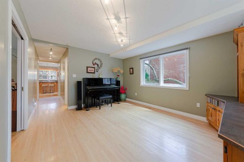 1239 Beverley Boulevard Sw, Calgary, AB - Indoor