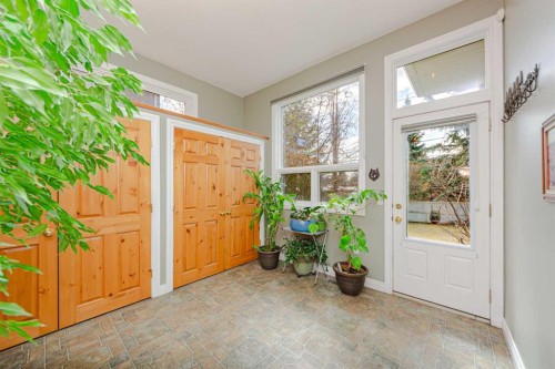 1239 Beverley Boulevard Sw, Calgary, AB - Indoor Photo Showing Other Room