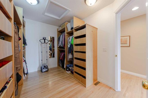 1239 Beverley Boulevard Sw, Calgary, AB - Indoor