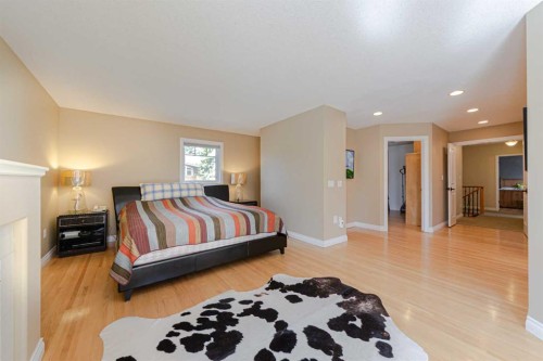 1239 Beverley Boulevard Sw, Calgary, AB - Indoor Photo Showing Bedroom
