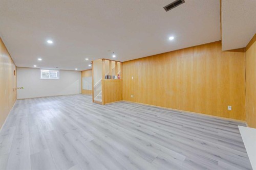 1239 Beverley Boulevard Sw, Calgary, AB - Indoor Photo Showing Other Room