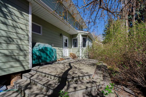 1239 Beverley Boulevard Sw, Calgary, AB - Outdoor