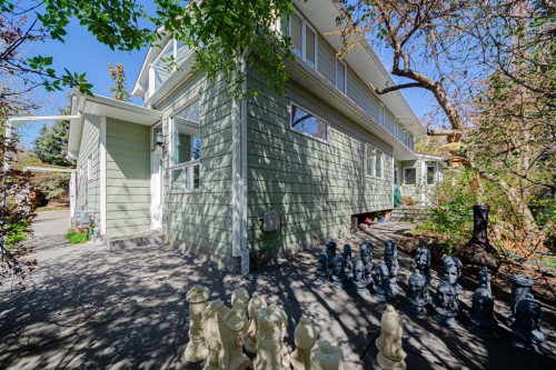 1239 Beverley Boulevard Sw, Calgary, AB - Outdoor
