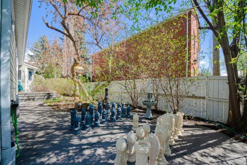 1239 Beverley Boulevard Sw, Calgary, AB - Outdoor