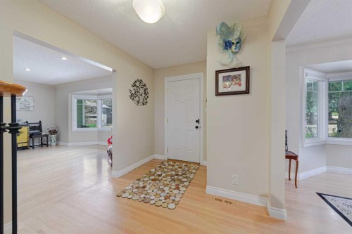 1239 Beverley Boulevard Sw, Calgary, AB - Indoor Photo Showing Other Room