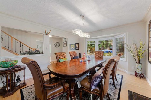 1239 Beverley Boulevard Sw, Calgary, AB - Indoor Photo Showing Dining Room