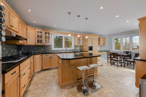 1239 Beverley Boulevard Sw, Calgary, AB - Indoor Photo Showing Kitchen