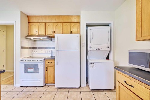 2733 Brecken Road Nw, Calgary, AB - Indoor Photo Showing Laundry Room