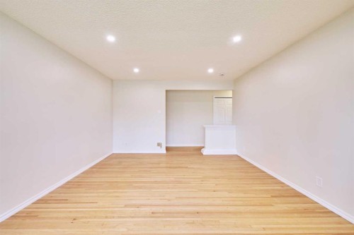 2733 Brecken Road Nw, Calgary, AB - Indoor Photo Showing Other Room