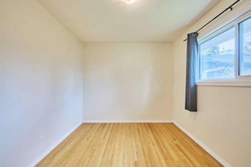 2733 Brecken Road Nw, Calgary, AB - Indoor Photo Showing Other Room