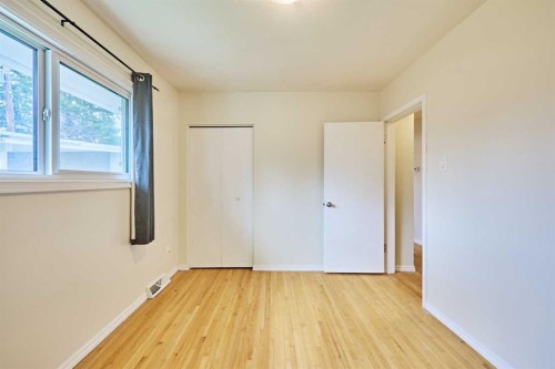 2733 Brecken Road Nw, Calgary, AB - Indoor Photo Showing Other Room