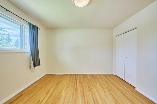 2733 Brecken Road Nw, Calgary, AB - Indoor Photo Showing Other Room