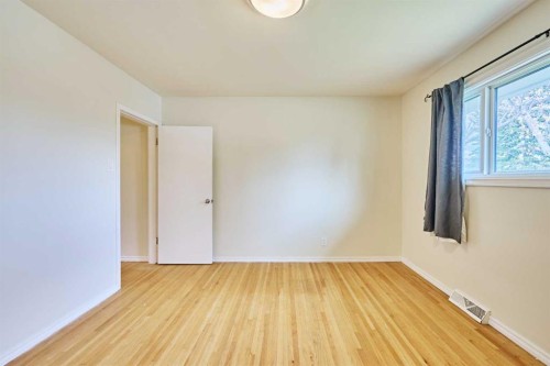 2733 Brecken Road Nw, Calgary, AB - Indoor Photo Showing Other Room