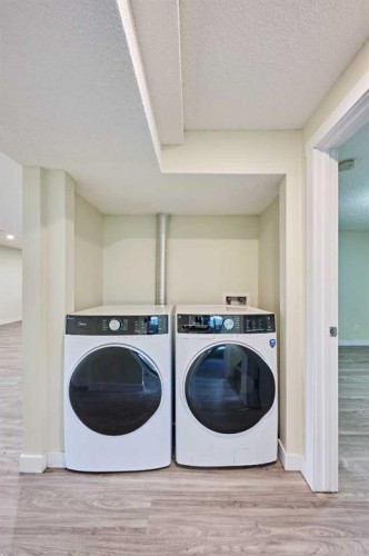 2733 Brecken Road Nw, Calgary, AB - Indoor Photo Showing Laundry Room