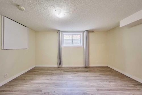 2733 Brecken Road Nw, Calgary, AB - Indoor Photo Showing Other Room