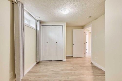 2733 Brecken Road Nw, Calgary, AB - Indoor Photo Showing Other Room