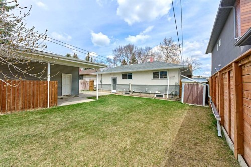 2733 Brecken Road Nw, Calgary, AB - Outdoor With Exterior