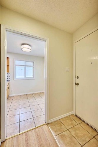 2733 Brecken Road Nw, Calgary, AB - Indoor Photo Showing Other Room