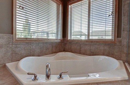 225 Kincora Heights Nw, Calgary, AB - Indoor Photo Showing Bathroom