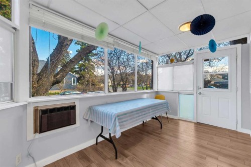 426 8 Avenue Ne, Calgary, AB - Indoor Photo Showing Other Room