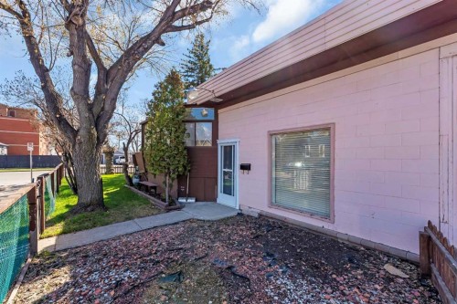 426 8 Avenue Ne, Calgary, AB - Outdoor With Exterior