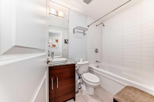 1002-735 2 Avenue Sw, Calgary, AB - Indoor Photo Showing Bathroom