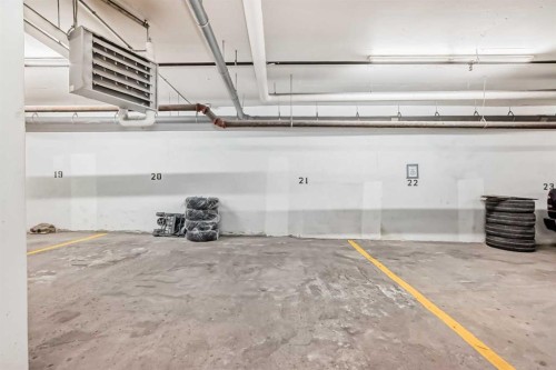 1002-735 2 Avenue Sw, Calgary, AB - Indoor Photo Showing Garage