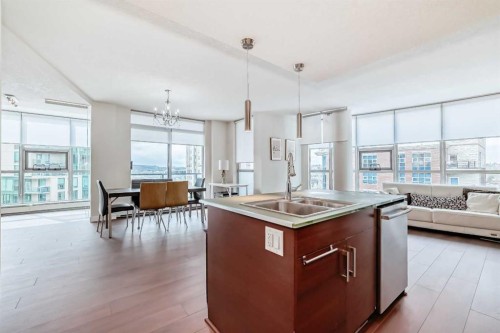 1002-735 2 Avenue Sw, Calgary, AB - Indoor Photo Showing Kitchen With Double Sink With Upgraded Kitchen