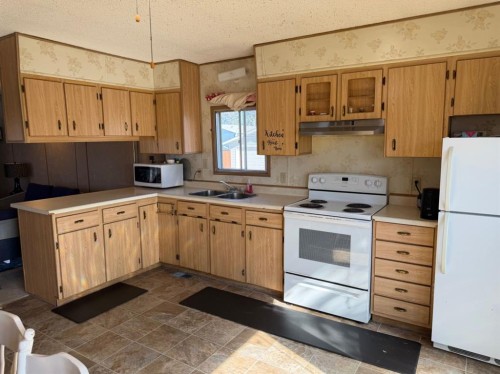 5302 Birch Road, Olds, AB - Indoor Photo Showing Kitchen With Double Sink