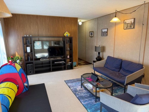 5302 Birch Road, Olds, AB - Indoor Photo Showing Living Room