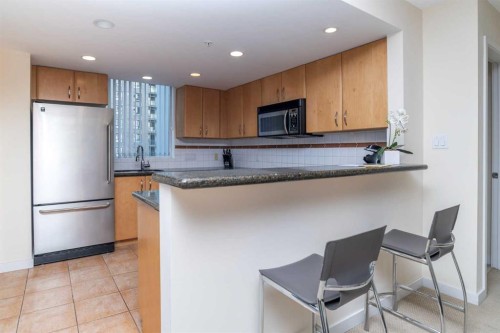 404-1108 6 Avenue Sw, Calgary, AB - Indoor Photo Showing Kitchen