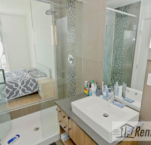 809-550 Riverfront Avenue Se, Calgary, AB - Indoor Photo Showing Bathroom